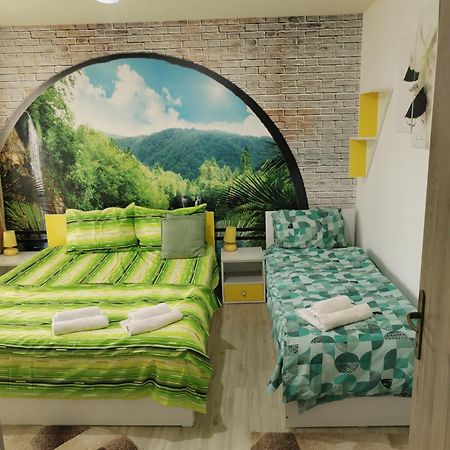 Green Rooms Hunedoara Exterior photo