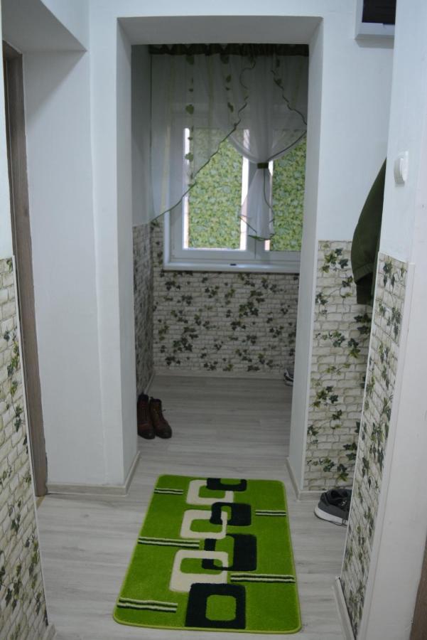 Green Rooms Hunedoara Exterior photo
