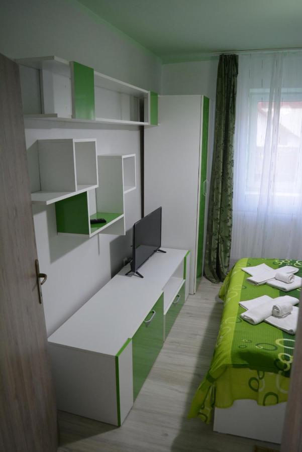 Green Rooms Hunedoara Exterior photo