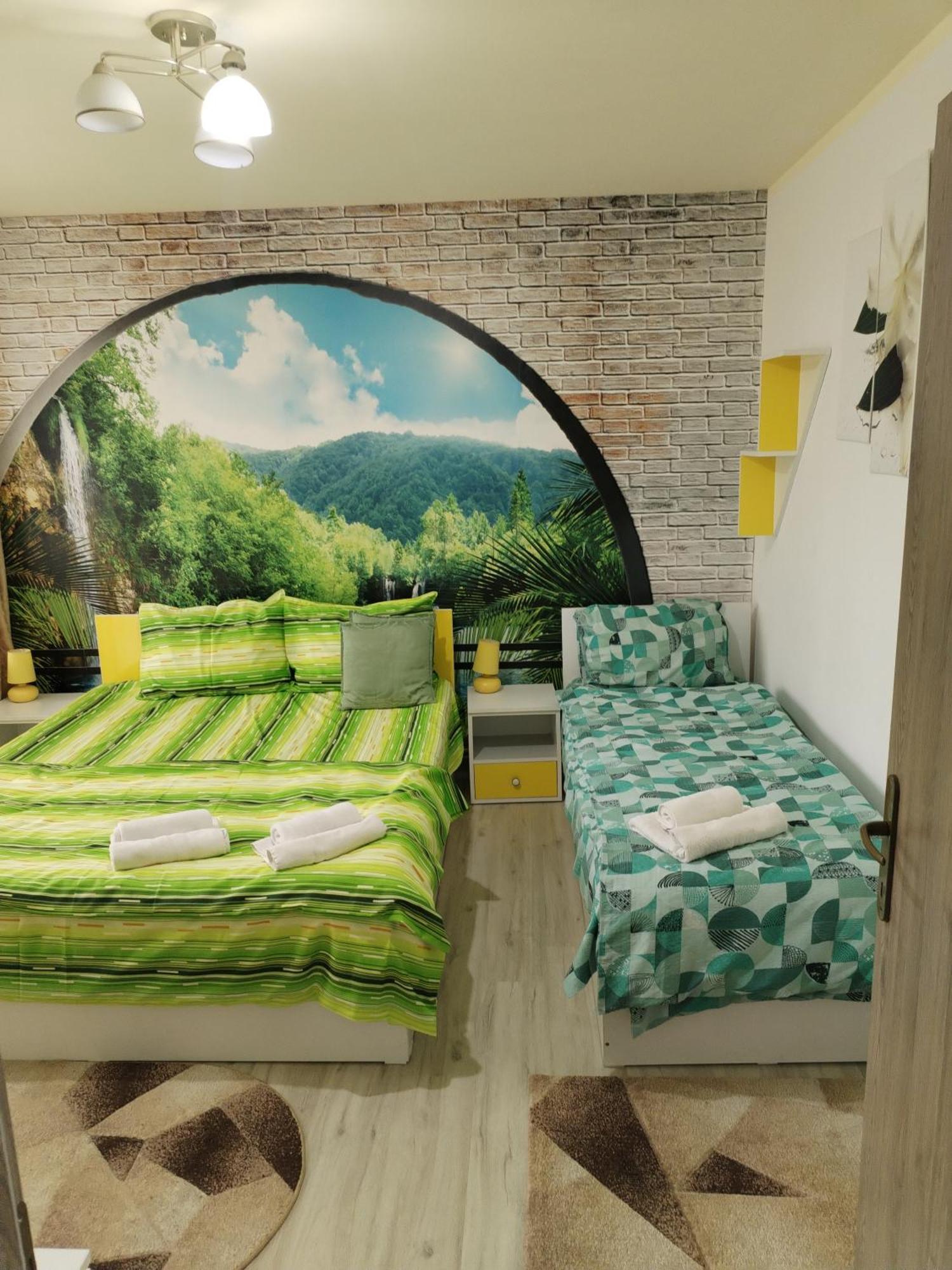Green Rooms Hunedoara Exterior photo